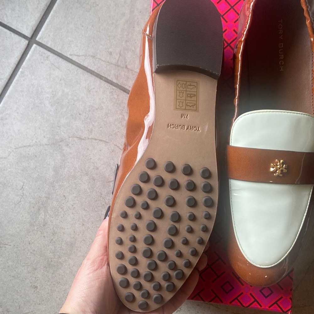 NWB! Tory Burch Women's Patent Leather Ballet Loafer with dust bag! - Picture 3 of 5